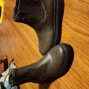 Dr Scholls Craze Olive Green Chelsea Ankle Boot Size 7 NWOB 7135